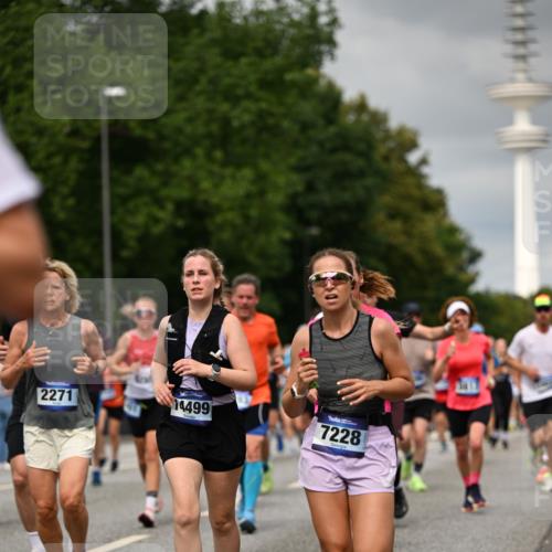 29.06.2025 - hella hamburg halbmarathon Dr. Thomas Lammeyer http://msf.ph/oto/8502764 29.06.2025 10:25:46 Kennedybrücke 1072, 1191, 1250, 1401, 2271, 2315, 2353, 2529, 2635, 2815, 2841, 3122, 3606, 3770, 3817, 4697, 4786, 5061, 5122, 5373, 5395, 5412, 5493, 5759, 5957, 6086, 6103, 7075, 7228, 7522, 7781, 8095, 8286, 8959, 9326, 9369, 9483, 9499, 9532, 9624, 10019, 10125, 10374, 10787, 10874, 11117, 11425 meine-sportfotos.de