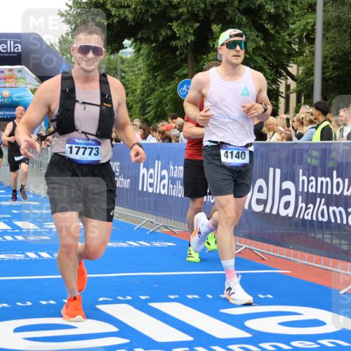 29.06.2025 - hella hamburg halbmarathon Strokosch-Dieckow http://msf.ph/oto/8502821 29.06.2025 10:52:20 Ziel 4140, 4419, 4587, 4837, 5087, 5482, 6164, 7178, 7896, 8371, 8661, 9074, 9876, 11791, 13015, 13211, 13707, 15144, 15446, 17773, 17997 meine-sportfotos.de