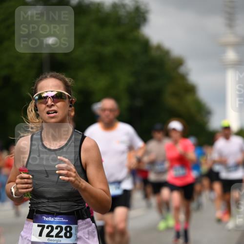 29.06.2025 - hella hamburg halbmarathon Dr. Thomas Lammeyer http://msf.ph/oto/8502836 29.06.2025 10:25:48 Kennedybrücke 1072, 1191, 1250, 1401, 1958, 2271, 2315, 2353, 2529, 2635, 2815, 2841, 3122, 3606, 3770, 3817, 4697, 4786, 5061, 5122, 5395, 5412, 5493, 5641, 5759, 5957, 6086, 6103, 7075, 7228, 7522, 7672, 7781, 8095, 8286, 8959, 9326, 9369, 9483, 9499, 9532, 9624, 10019, 10125, 10374, 10787, 10874, 11117, 11425 meine-sportfotos.de
