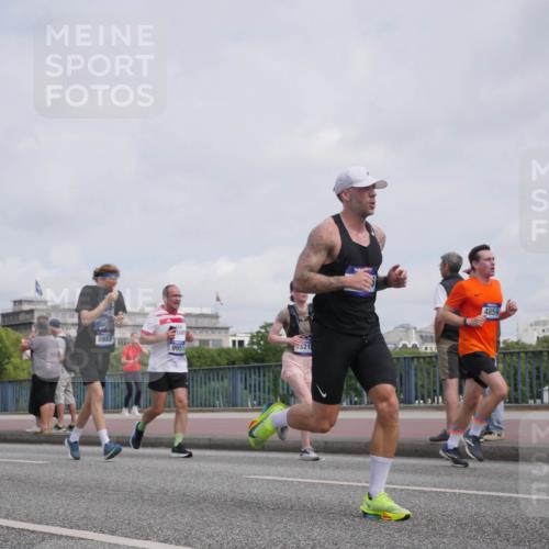 29.06.2025 - hella hamburg halbmarathon Luisa Fischer http://msf.ph/oto/8502839 29.06.2025 10:11:59 Kennedybrücke 9958, 9951, 321, 4859, 2427, 3762, 4859, 7198, 9951, 9958, 10035, 10092, 10194, 10609 meine-sportfotos.de