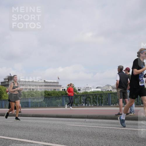 29.06.2025 - hella hamburg halbmarathon Luisa Fischer http://msf.ph/oto/8502853 29.06.2025 10:12:01 Kennedybrücke 1872, 9958, 9951, 1823, 3762, 4859, 9951, 9958, 10035, 10092, 10194, 10609 meine-sportfotos.de