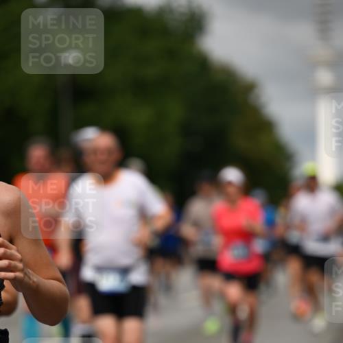 29.06.2025 - hella hamburg halbmarathon Dr. Thomas Lammeyer http://msf.ph/oto/8502863 29.06.2025 10:25:48 Kennedybrücke 1072, 1191, 1250, 1401, 1958, 2271, 2315, 2353, 2529, 2635, 2815, 2841, 3122, 3606, 3770, 3817, 4697, 4786, 5061, 5122, 5395, 5412, 5493, 5641, 5759, 5957, 6086, 6103, 7075, 7228, 7522, 7672, 7781, 8095, 8286, 8959, 9326, 9369, 9483, 9499, 9532, 9624, 10019, 10125, 10374, 10787, 10874, 11117, 11425 meine-sportfotos.de