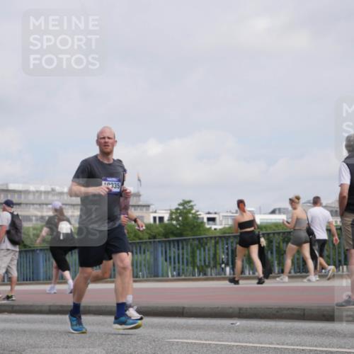 29.06.2025 - hella hamburg halbmarathon Luisa Fischer http://msf.ph/oto/8502902 29.06.2025 10:12:07 Kennedybrücke 5, 1823, 3762, 4592, 9297, 10035, 10194 meine-sportfotos.de