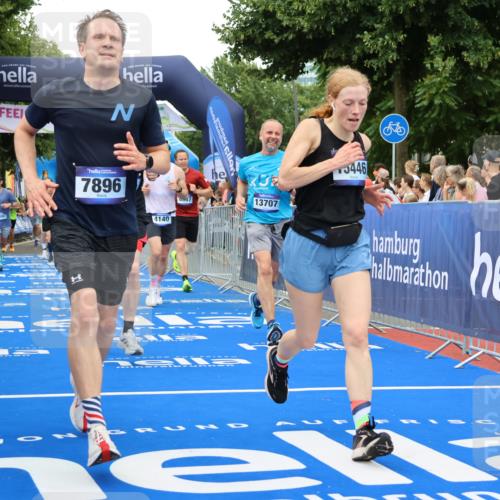 29.06.2025 - hella hamburg halbmarathon Strokosch-Dieckow http://msf.ph/oto/8502908 29.06.2025 10:52:18 Ziel 4140, 4419, 4587, 4837, 5032, 5087, 5482, 6164, 7896, 9074, 9876, 12135, 13015, 13211, 13707, 14300, 15144, 15275, 15446, 16003, 16591, 17130, 17773, 17997, 18475 meine-sportfotos.de
