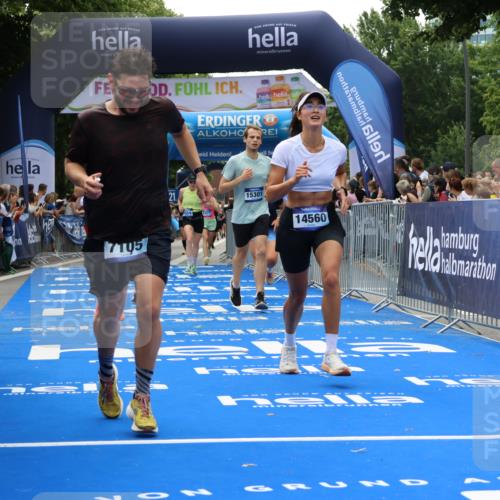 29.06.2025 - hella hamburg halbmarathon Strokosch-Dieckow http://msf.ph/oto/8502910 29.06.2025 10:42:46 Ziel 1700, 5011, 5477, 7105, 9371, 9534, 13398, 13725, 14447, 14560, 14813, 15297, 15301, 15851, 18559, 18659 meine-sportfotos.de