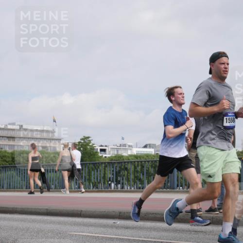 29.06.2025 - hella hamburg halbmarathon Luisa Fischer http://msf.ph/oto/8502933 29.06.2025 10:12:11 Kennedybrücke 1558, 155, 1823, 4592, 9297, 10035, 10194 meine-sportfotos.de