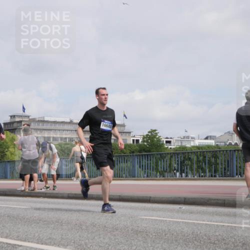 29.06.2025 - hella hamburg halbmarathon Luisa Fischer http://msf.ph/oto/8502967 29.06.2025 10:12:14 Kennedybrücke 17630, 16688, 4592, 7081, 9297, 9306 meine-sportfotos.de