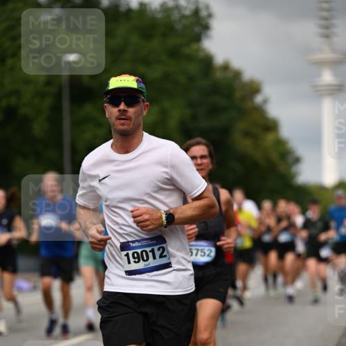 29.06.2025 - hella hamburg halbmarathon Dr. Thomas Lammeyer http://msf.ph/oto/8503004 29.06.2025 10:25:53 Kennedybrücke 1072, 1158, 1191, 1250, 1401, 1668, 1958, 2271, 2315, 2353, 2529, 2815, 2841, 3122, 3606, 3770, 3817, 3825, 3826, 4046, 4697, 4786, 5061, 5122, 5395, 5412, 5493, 5641, 5759, 5957, 6086, 6103, 7075, 7228, 7522, 7672, 7781, 8095, 8286, 8860, 8896, 8959, 9002, 9326, 9369, 9483, 9499, 9532, 9624, 9635, 10019, 10125, 10374, 10787, 10874, 10921, 11117, 11425 meine-sportfotos.de