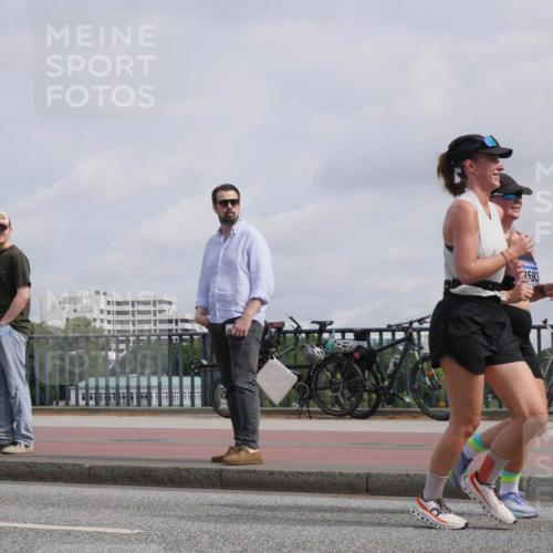 29.06.2025 - hella hamburg halbmarathon Luisa Fischer http://msf.ph/oto/8503010 29.06.2025 10:12:19 Kennedybrücke 3593, 7081, 9297, 9306 meine-sportfotos.de