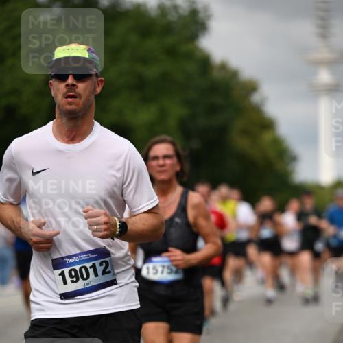 29.06.2025 - hella hamburg halbmarathon Dr. Thomas Lammeyer http://msf.ph/oto/8503025 29.06.2025 10:25:53 Kennedybrücke 1072, 1158, 1191, 1250, 1401, 1668, 1958, 2271, 2315, 2353, 2529, 2815, 2841, 3122, 3606, 3770, 3817, 3825, 3826, 4046, 4697, 4786, 5061, 5122, 5395, 5412, 5493, 5641, 5759, 5957, 6086, 6103, 7075, 7228, 7522, 7672, 7781, 8095, 8286, 8860, 8896, 8959, 9002, 9326, 9369, 9483, 9499, 9532, 9624, 9635, 10019, 10125, 10374, 10787, 10874, 10921, 11117, 11425 meine-sportfotos.de
