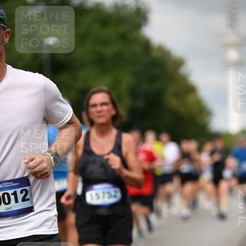 29.06.2025 - hella hamburg halbmarathon Dr. Thomas Lammeyer http://msf.ph/oto/8503039 29.06.2025 10:25:54 Kennedybrücke 1072, 1158, 1191, 1250, 1401, 1668, 1958, 2271, 2315, 2353, 2529, 2815, 2841, 3122, 3606, 3770, 3817, 3825, 3826, 4046, 4289, 4697, 4786, 5061, 5122, 5395, 5412, 5493, 5641, 5759, 5957, 6086, 6103, 7075, 7228, 7522, 7672, 8095, 8286, 8860, 8896, 8959, 9002, 9062, 9326, 9369, 9483, 9499, 9532, 9635, 10019, 10125, 10374, 10787, 10874, 10921, 11117, 11425 meine-sportfotos.de