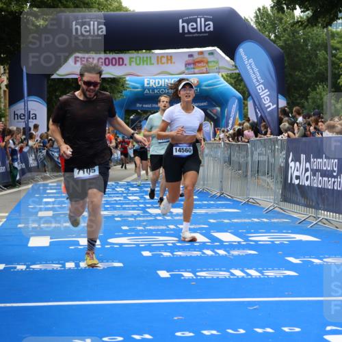 29.06.2025 - hella hamburg halbmarathon Strokosch-Dieckow http://msf.ph/oto/8503042 29.06.2025 10:42:46 Ziel 1700, 5011, 5477, 7105, 9371, 9534, 13398, 13725, 14447, 14560, 14813, 15297, 15301, 15851, 18559, 18659 meine-sportfotos.de
