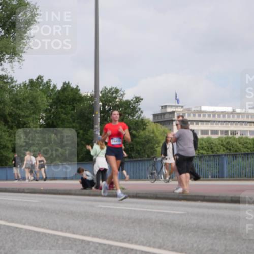 29.06.2025 - hella hamburg halbmarathon Luisa Fischer http://msf.ph/oto/8503069 29.06.2025 10:12:32 Kennedybrücke 16, 450, 7187, 9781, 10819 meine-sportfotos.de