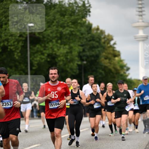 29.06.2025 - hella hamburg halbmarathon Dr. Thomas Lammeyer http://msf.ph/oto/8503078 29.06.2025 10:25:55 Kennedybrücke 1072, 1158, 1191, 1250, 1401, 1668, 1958, 2271, 2315, 2353, 2529, 2815, 2841, 3122, 3606, 3770, 3817, 3825, 3826, 4046, 4289, 4697, 5061, 5122, 5412, 5493, 5641, 5759, 5957, 6086, 6103, 7075, 7228, 7522, 7612, 7672, 8286, 8860, 8896, 8959, 9002, 9062, 9326, 9369, 9483, 9499, 9532, 9635, 10019, 10125, 10374, 10787, 10874, 10921, 11117, 11425 meine-sportfotos.de