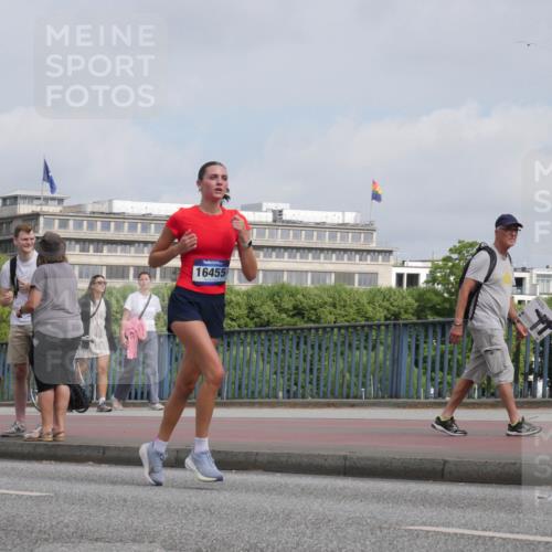 29.06.2025 - hella hamburg halbmarathon Luisa Fischer http://msf.ph/oto/8503079 29.06.2025 10:12:33 Kennedybrücke 16455, 7187, 9781, 10819 meine-sportfotos.de