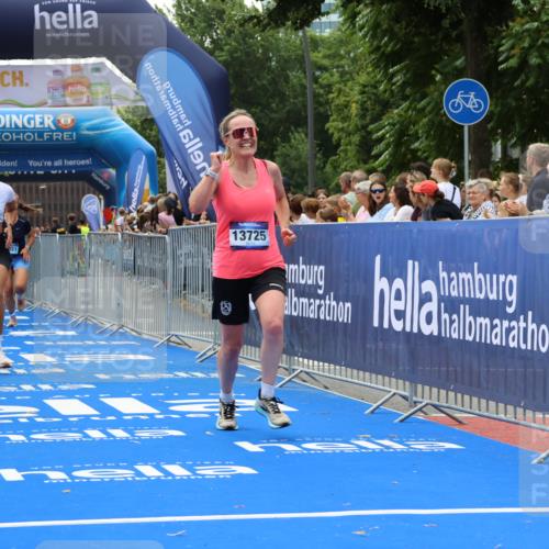 29.06.2025 - hella hamburg halbmarathon Strokosch-Dieckow http://msf.ph/oto/8503085 29.06.2025 10:42:45 Ziel 1700, 5011, 5477, 7105, 9371, 9534, 13398, 13725, 14447, 14560, 14813, 15297, 15301, 15851, 17000, 18559 meine-sportfotos.de