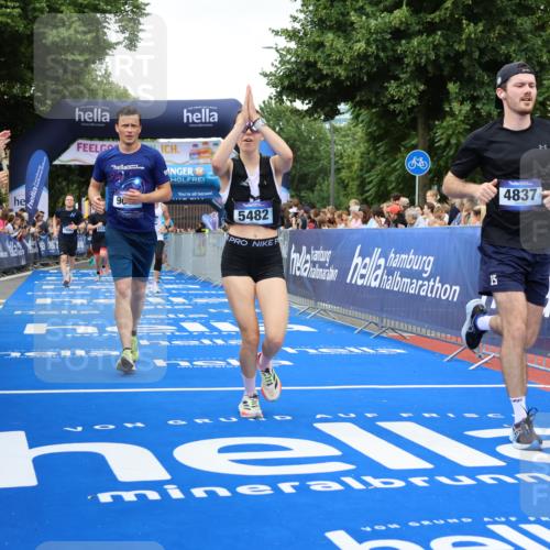 29.06.2025 - hella hamburg halbmarathon Strokosch-Dieckow http://msf.ph/oto/8503119 29.06.2025 10:52:14 Ziel 1482, 2397, 4140, 4419, 4587, 4837, 5032, 5087, 5093, 5482, 6164, 6897, 7896, 9074, 9082, 12135, 13707, 13726, 14248, 14300, 15275, 15446, 16003, 16320, 16591, 17033, 17130, 17773, 18475, 18801 meine-sportfotos.de