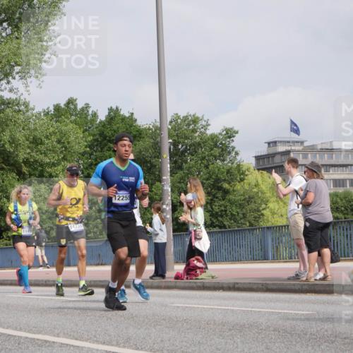 29.06.2025 - hella hamburg halbmarathon Luisa Fischer http://msf.ph/oto/8503147 29.06.2025 10:12:40 Kennedybrücke 12255, 1149, 14736, 978, 5511, 7187, 7636, 9366, 9434, 9781, 10036 meine-sportfotos.de