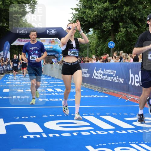 29.06.2025 - hella hamburg halbmarathon Strokosch-Dieckow http://msf.ph/oto/8503148 29.06.2025 10:52:14 Ziel 1482, 2397, 4140, 4419, 4587, 4837, 5032, 5087, 5093, 5482, 6164, 6897, 7896, 9074, 9082, 12135, 13707, 13726, 14248, 14300, 15275, 15446, 16003, 16320, 16591, 17033, 17130, 17773, 18475, 18801 meine-sportfotos.de