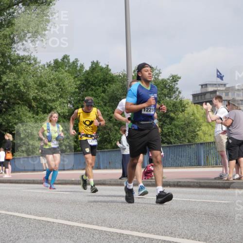 29.06.2025 - hella hamburg halbmarathon Luisa Fischer http://msf.ph/oto/8503154 29.06.2025 10:12:41 Kennedybrücke 7636, 1149, 14736, 12255, 3921, 5511, 7333, 7636, 9366, 9434, 9674, 9781, 10036 meine-sportfotos.de