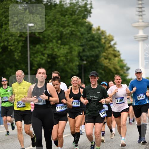 29.06.2025 - hella hamburg halbmarathon Dr. Thomas Lammeyer http://msf.ph/oto/8503159 29.06.2025 10:25:58 Kennedybrücke 1072, 1158, 1191, 1250, 1401, 1668, 1958, 2009, 2271, 2315, 2353, 2529, 2815, 2841, 3606, 3770, 3817, 3825, 3826, 4046, 4289, 4697, 5122, 5412, 5493, 5641, 5759, 5957, 6086, 6103, 7075, 7228, 7375, 7612, 7672, 8286, 8431, 8860, 8896, 8959, 9002, 9062, 9326, 9327, 9369, 9483, 9499, 9532, 9635, 10019, 10125, 10374, 10787, 10921, 11117, 11425 meine-sportfotos.de