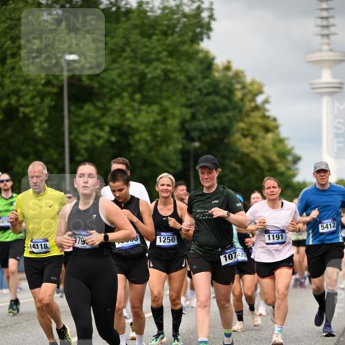 29.06.2025 - hella hamburg halbmarathon Dr. Thomas Lammeyer http://msf.ph/oto/8503165 29.06.2025 10:25:58 Kennedybrücke 1072, 1158, 1191, 1250, 1401, 1668, 1958, 2009, 2271, 2315, 2353, 2529, 2815, 2841, 3606, 3770, 3817, 3825, 3826, 4046, 4289, 4697, 5122, 5412, 5493, 5641, 5759, 5957, 6086, 6103, 7075, 7228, 7375, 7612, 7672, 8286, 8431, 8860, 8896, 8959, 9002, 9062, 9326, 9327, 9369, 9483, 9499, 9532, 9635, 10019, 10125, 10374, 10787, 10921, 11117, 11425 meine-sportfotos.de