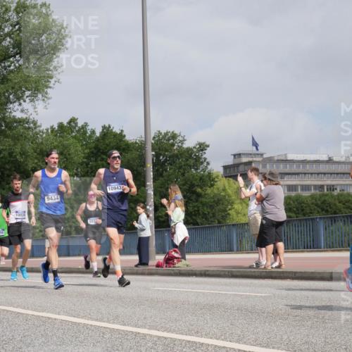 29.06.2025 - hella hamburg halbmarathon Luisa Fischer http://msf.ph/oto/8503185 29.06.2025 10:12:45 Kennedybrücke 3921, 9366, 10036, 9434, 551, 10943, 1838, 3921, 5511, 7333, 7636, 8219, 9366, 9434, 9674, 10036 meine-sportfotos.de