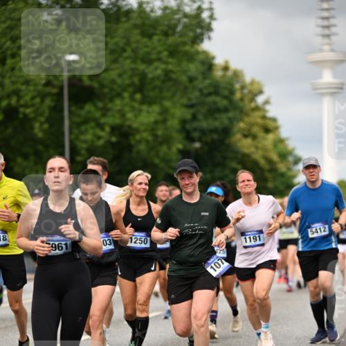 29.06.2025 - hella hamburg halbmarathon Dr. Thomas Lammeyer http://msf.ph/oto/8503186 29.06.2025 10:25:58 Kennedybrücke 1072, 1158, 1191, 1250, 1401, 1668, 1958, 2009, 2271, 2315, 2353, 2529, 2815, 2841, 3606, 3770, 3817, 3825, 3826, 4046, 4289, 4697, 5122, 5412, 5493, 5641, 5759, 5957, 6086, 6103, 7075, 7228, 7375, 7612, 7672, 8286, 8431, 8860, 8896, 8959, 9002, 9062, 9326, 9327, 9369, 9483, 9499, 9532, 9635, 10019, 10125, 10374, 10787, 10921, 11117, 11425 meine-sportfotos.de