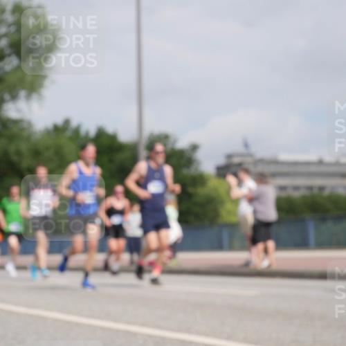29.06.2025 - hella hamburg halbmarathon Luisa Fischer http://msf.ph/oto/8503192 29.06.2025 10:12:45 Kennedybrücke 1838, 3921, 5511, 7333, 7636, 8219, 9366, 9434, 9674, 10036 meine-sportfotos.de