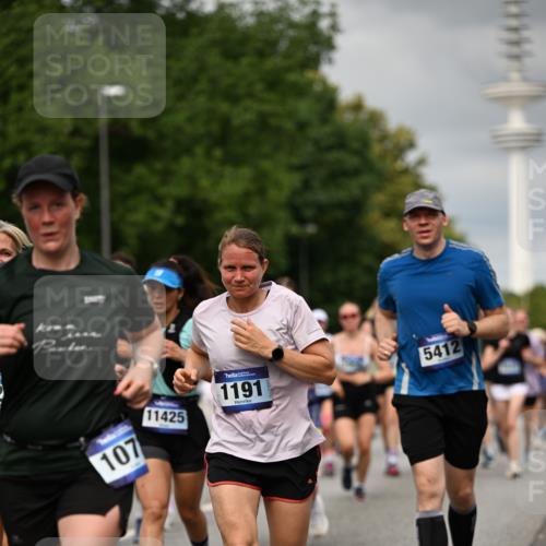 29.06.2025 - hella hamburg halbmarathon Dr. Thomas Lammeyer http://msf.ph/oto/8503250 29.06.2025 10:26:00 Kennedybrücke 1072, 1158, 1191, 1250, 1401, 1668, 1958, 2009, 2315, 2353, 2529, 2815, 2841, 3606, 3770, 3817, 3825, 3826, 4046, 4289, 4697, 5122, 5412, 5493, 5641, 5759, 6086, 6103, 7075, 7375, 7612, 7672, 8286, 8431, 8860, 8896, 8959, 9002, 9062, 9326, 9327, 9369, 9483, 9499, 9532, 9635, 9788, 10019, 10125, 10374, 10787, 10921, 11117, 11425 meine-sportfotos.de