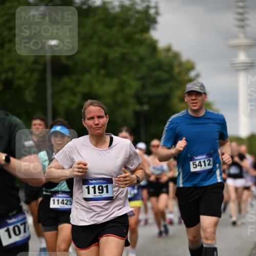 29.06.2025 - hella hamburg halbmarathon Dr. Thomas Lammeyer http://msf.ph/oto/8503269 29.06.2025 10:26:01 Kennedybrücke 1072, 1158, 1191, 1250, 1269, 1401, 1668, 1958, 2009, 2315, 2353, 2529, 2815, 2841, 3606, 3770, 3825, 3826, 4046, 4289, 4697, 5122, 5412, 5493, 5641, 5759, 6086, 6103, 7075, 7375, 7612, 7672, 8286, 8431, 8860, 8896, 8959, 9002, 9062, 9326, 9327, 9369, 9483, 9499, 9532, 9635, 9788, 10019, 10125, 10374, 10787, 10921, 11117, 11425 meine-sportfotos.de