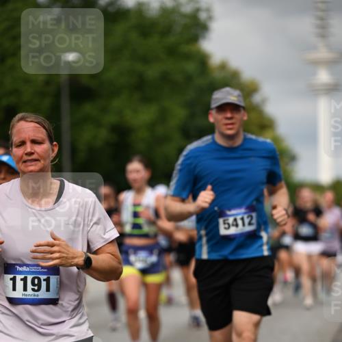 29.06.2025 - hella hamburg halbmarathon Dr. Thomas Lammeyer http://msf.ph/oto/8503294 29.06.2025 10:26:01 Kennedybrücke 1072, 1158, 1191, 1250, 1269, 1401, 1668, 1958, 2009, 2315, 2353, 2529, 2815, 2841, 3606, 3770, 3825, 3826, 4046, 4289, 4697, 5122, 5412, 5493, 5641, 5759, 6086, 6103, 7075, 7375, 7612, 7672, 8286, 8431, 8860, 8896, 8959, 9002, 9062, 9326, 9327, 9369, 9483, 9499, 9532, 9635, 9788, 10019, 10125, 10374, 10787, 10921, 11117, 11425 meine-sportfotos.de