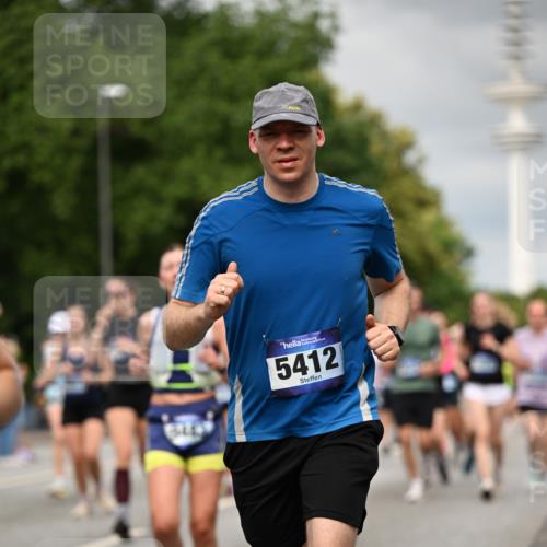 29.06.2025 - hella hamburg halbmarathon Dr. Thomas Lammeyer http://msf.ph/oto/8503318 29.06.2025 10:26:02 Kennedybrücke 1072, 1158, 1191, 1250, 1269, 1401, 1668, 1958, 2009, 2315, 2353, 2529, 2815, 2841, 3606, 3770, 3825, 3826, 4046, 4289, 4375, 4697, 5122, 5412, 5493, 5641, 5759, 6103, 7075, 7375, 7612, 7672, 8286, 8431, 8860, 8896, 8959, 9002, 9062, 9326, 9327, 9369, 9483, 9499, 9532, 9635, 9788, 10019, 10125, 10374, 10787, 10902, 10921, 11117, 11425 meine-sportfotos.de