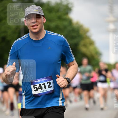 29.06.2025 - hella hamburg halbmarathon Dr. Thomas Lammeyer http://msf.ph/oto/8503350 29.06.2025 10:26:03 Kennedybrücke 1072, 1158, 1191, 1250, 1269, 1401, 1668, 1958, 2009, 2315, 2353, 2529, 2815, 2841, 3606, 3770, 3825, 3826, 4046, 4289, 4375, 4697, 5122, 5412, 5641, 5759, 6103, 7075, 7375, 7612, 7672, 8286, 8431, 8860, 8896, 8959, 9002, 9062, 9326, 9327, 9369, 9483, 9499, 9532, 9635, 9788, 10019, 10125, 10167, 10374, 10787, 10902, 10921, 11117, 11425 meine-sportfotos.de