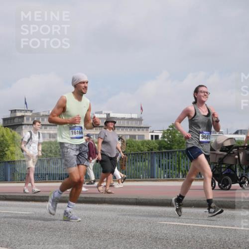29.06.2025 - hella hamburg halbmarathon Luisa Fischer http://msf.ph/oto/8503354 29.06.2025 10:13:10 Kennedybrücke 12008, 16166, 9681, 1456, 1483, 1513, 4389, 7250, 7685, 9681, 9816, 9988 meine-sportfotos.de