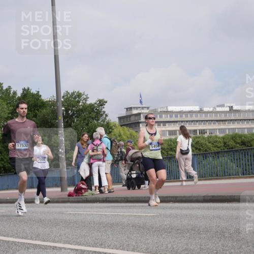 29.06.2025 - hella hamburg halbmarathon Luisa Fischer http://msf.ph/oto/8503409 29.06.2025 10:13:17 Kennedybrücke 17532, 7058, 1456, 1052, 1456, 4389, 7058, 9988 meine-sportfotos.de