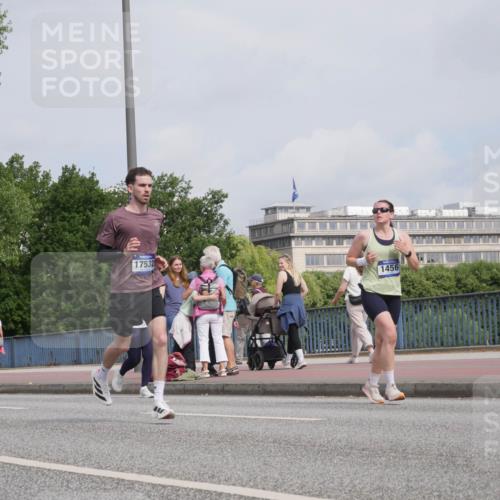 29.06.2025 - hella hamburg halbmarathon Luisa Fischer http://msf.ph/oto/8503411 29.06.2025 10:13:17 Kennedybrücke 17532, 1456, 1052, 1456, 4389, 7058, 9988 meine-sportfotos.de