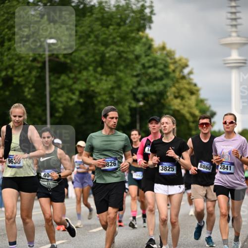 29.06.2025 - hella hamburg halbmarathon Dr. Thomas Lammeyer http://msf.ph/oto/8503412 29.06.2025 10:26:05 Kennedybrücke 1072, 1158, 1191, 1250, 1269, 1668, 1958, 2009, 2315, 2353, 2529, 2815, 2841, 3606, 3770, 3825, 3826, 4046, 4289, 4375, 4376, 4697, 5122, 5412, 5641, 5759, 6103, 6676, 7075, 7375, 7612, 7672, 8286, 8431, 8860, 8896, 8959, 9002, 9062, 9326, 9327, 9369, 9483, 9532, 9635, 9788, 10019, 10125, 10167, 10787, 10902, 10921, 11117, 11425 meine-sportfotos.de