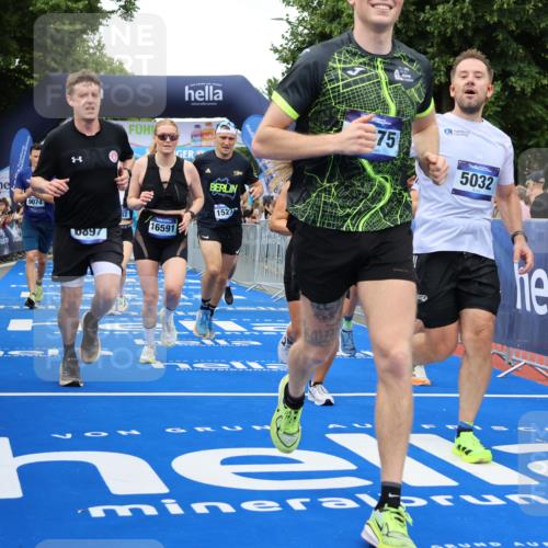 29.06.2025 - hella hamburg halbmarathon Strokosch-Dieckow http://msf.ph/oto/8503442 29.06.2025 10:52:12 Ziel 1482, 2397, 2595, 4419, 4587, 4837, 5032, 5087, 5093, 5378, 5482, 6164, 6897, 7732, 7896, 9074, 9082, 12135, 12580, 13707, 13726, 14248, 14300, 15275, 15446, 15829, 16003, 16320, 16591, 16666, 17033, 17130, 17773, 18475, 18801 meine-sportfotos.de