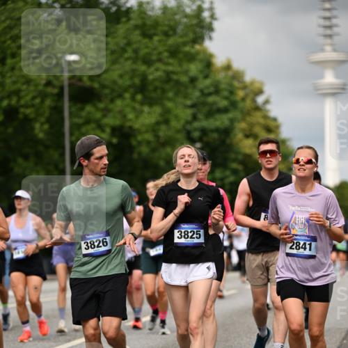 29.06.2025 - hella hamburg halbmarathon Dr. Thomas Lammeyer http://msf.ph/oto/8503456 29.06.2025 10:26:07 Kennedybrücke 1072, 1158, 1191, 1250, 1269, 1668, 1958, 1963, 2009, 2315, 2353, 2529, 2815, 2841, 2919, 3606, 3770, 3825, 3826, 4046, 4289, 4375, 4376, 5412, 5641, 5759, 6103, 6676, 7075, 7375, 7612, 7672, 8431, 8860, 8884, 8896, 8954, 8959, 9002, 9062, 9326, 9327, 9483, 9532, 9635, 9788, 10019, 10125, 10167, 10787, 10902, 10921, 11117, 11425 meine-sportfotos.de