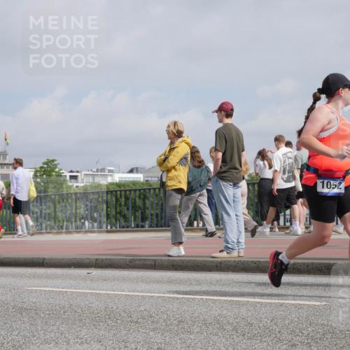 29.06.2025 - hella hamburg halbmarathon Luisa Fischer http://msf.ph/oto/8503486 29.06.2025 10:13:27 Kennedybrücke 1052, 1052, 1186, 8685, 9150, 9829 meine-sportfotos.de