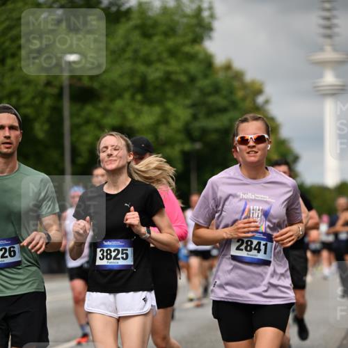 29.06.2025 - hella hamburg halbmarathon Dr. Thomas Lammeyer http://msf.ph/oto/8503499 29.06.2025 10:26:08 Kennedybrücke 1072, 1158, 1191, 1250, 1269, 1294, 1668, 1958, 1963, 2009, 2063, 2315, 2353, 2529, 2815, 2841, 2919, 3606, 3825, 3826, 4046, 4289, 4375, 4376, 5412, 5641, 5759, 6103, 6676, 7075, 7375, 7612, 7672, 8431, 8860, 8884, 8896, 8954, 8959, 9002, 9062, 9326, 9327, 9483, 9635, 9788, 10019, 10125, 10167, 10787, 10902, 10921, 11117, 11425 meine-sportfotos.de