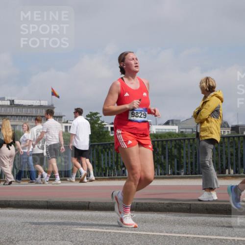 29.06.2025 - hella hamburg halbmarathon Luisa Fischer http://msf.ph/oto/8503521 29.06.2025 10:13:36 Kennedybrücke 9829, 1521, 5182, 5653, 5806, 9150, 9829 meine-sportfotos.de
