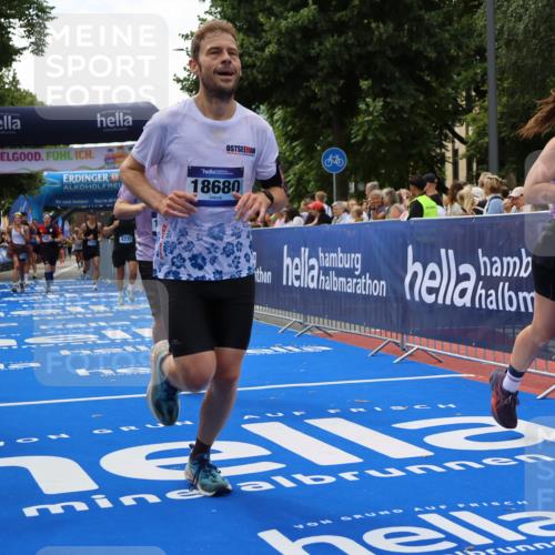 29.06.2025 - hella hamburg halbmarathon Strokosch-Dieckow http://msf.ph/oto/8503556 29.06.2025 10:42:32 Ziel 1209, 1353, 1700, 1735, 1800, 1962, 2233, 4235, 7116, 7448, 7508, 7734, 13446, 13483, 15623, 16295, 16333, 17000, 17016, 17637, 17733, 17911, 18275, 18632, 18680 meine-sportfotos.de