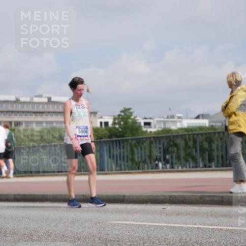 29.06.2025 - hella hamburg halbmarathon Luisa Fischer http://msf.ph/oto/8503557 29.06.2025 10:13:41 Kennedybrücke 540, 5806, 1548, 1781, 5182, 5653, 5806, 8561 meine-sportfotos.de
