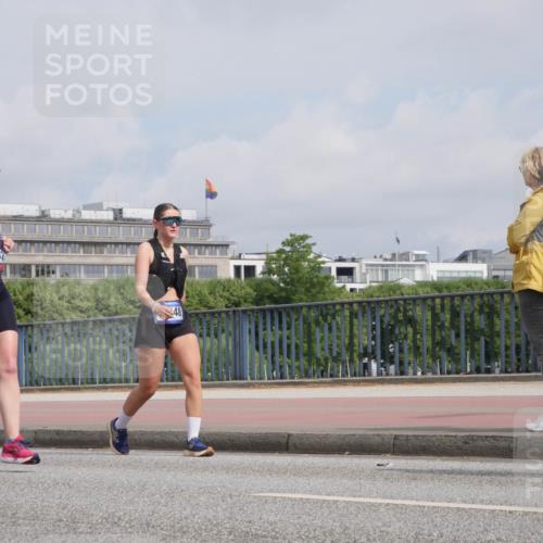 29.06.2025 - hella hamburg halbmarathon Luisa Fischer http://msf.ph/oto/8503567 29.06.2025 10:13:43 Kennedybrücke 5182, 48, 1548, 1781, 5182, 5653, 5806, 8561 meine-sportfotos.de