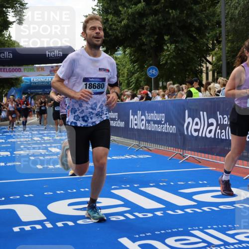 29.06.2025 - hella hamburg halbmarathon Strokosch-Dieckow http://msf.ph/oto/8503573 29.06.2025 10:42:32 Ziel 1209, 1353, 1700, 1735, 1800, 1962, 2233, 4235, 7116, 7448, 7508, 7734, 13446, 13483, 15623, 16295, 16333, 17000, 17016, 17637, 17733, 17911, 18275, 18632, 18680 meine-sportfotos.de