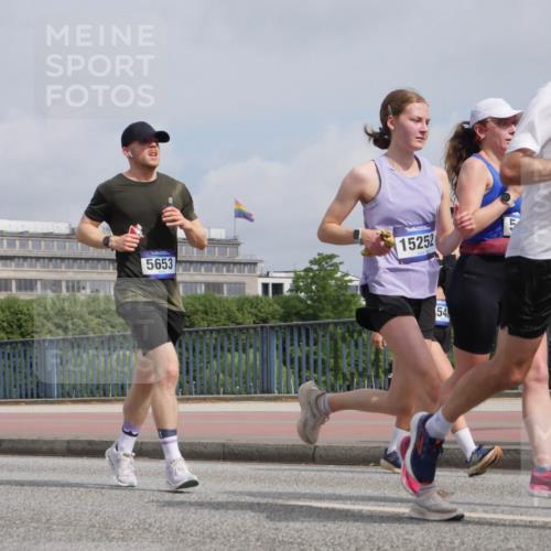 29.06.2025 - hella hamburg halbmarathon Luisa Fischer http://msf.ph/oto/8503581 29.06.2025 10:13:44 Kennedybrücke 5653, 15252, 1283, 54, 1548, 1781, 2868, 5182, 5653, 5806, 8561 meine-sportfotos.de