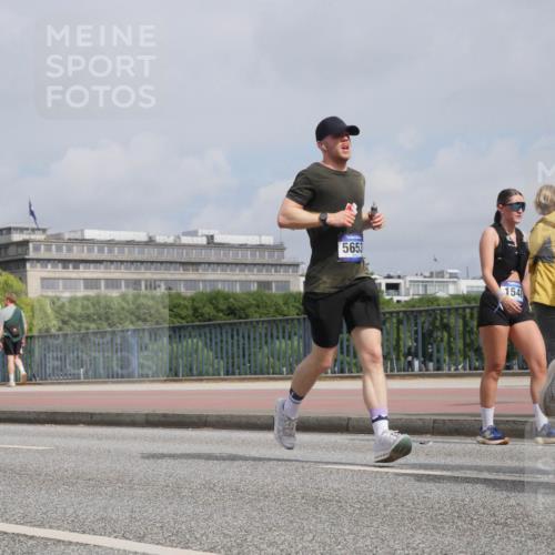 29.06.2025 - hella hamburg halbmarathon Luisa Fischer http://msf.ph/oto/8503586 29.06.2025 10:13:45 Kennedybrücke 5653, 154, 1548, 1781, 2868, 5182, 5653, 5806, 8561 meine-sportfotos.de