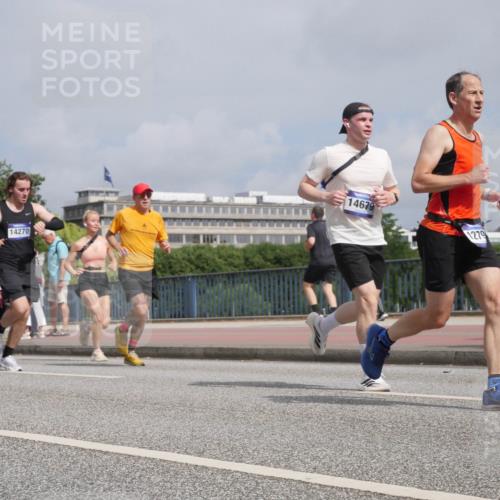 29.06.2025 - hella hamburg halbmarathon Luisa Fischer http://msf.ph/oto/8503605 29.06.2025 10:13:47 Kennedybrücke 14270, 1781, 14679, 1279, 1548, 1781, 2868, 5182, 5653, 5806, 8561 meine-sportfotos.de